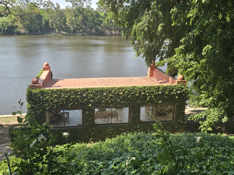 4 Bedroom Property for Sale in Lindequesdrif North West